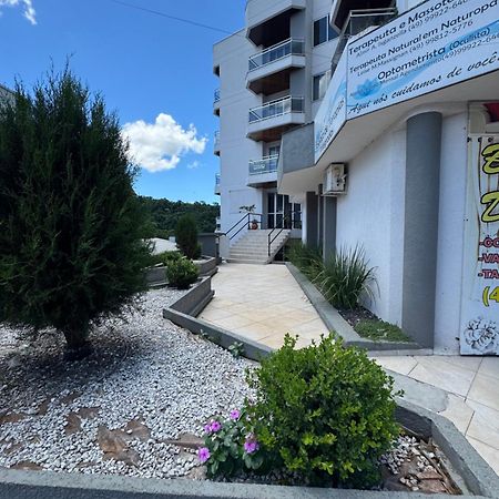 Apto na avenida de PIRATUBA, próximo ao balneário Exterior foto