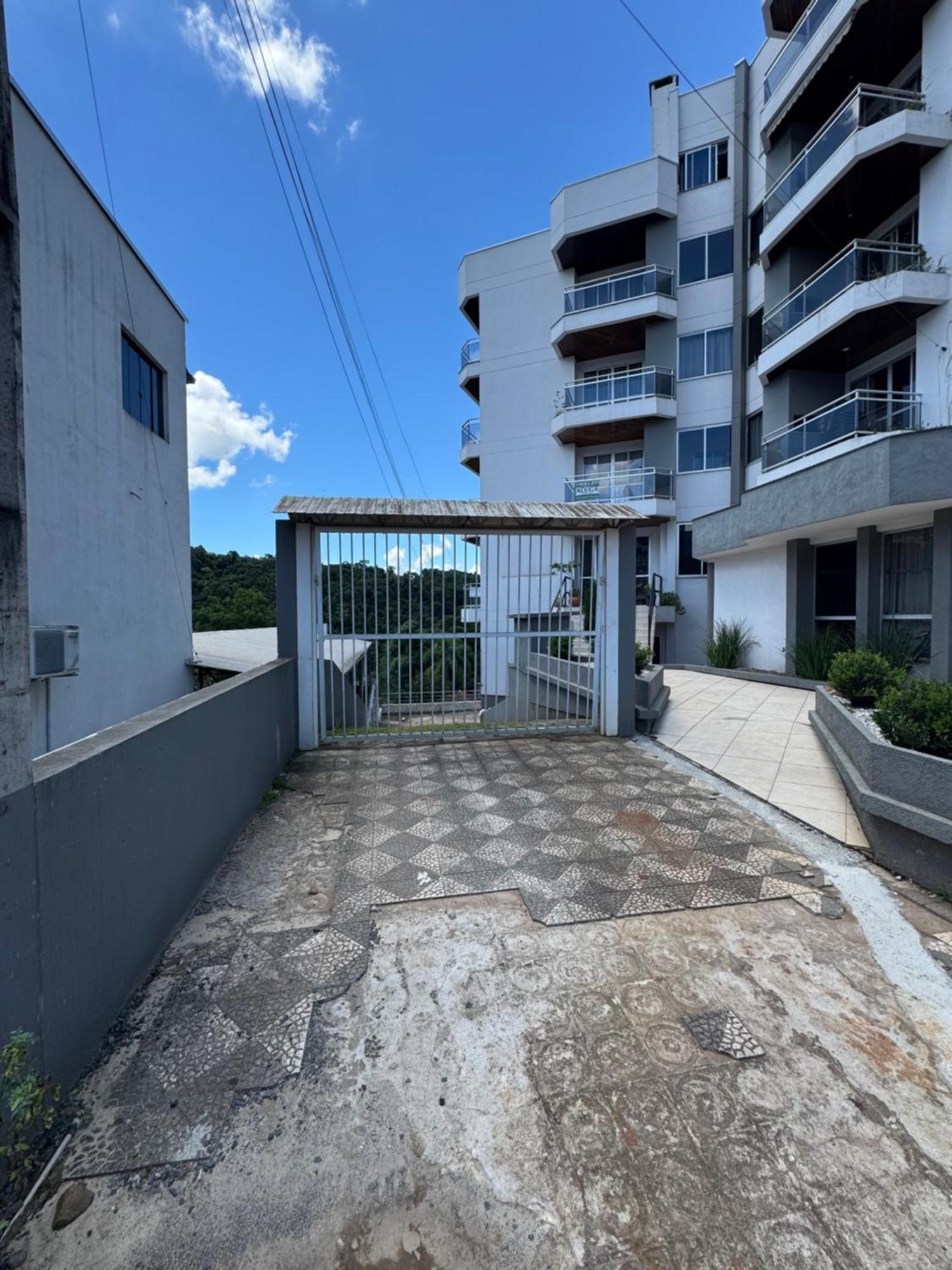 Apto na avenida de PIRATUBA, próximo ao balneário Exterior foto
